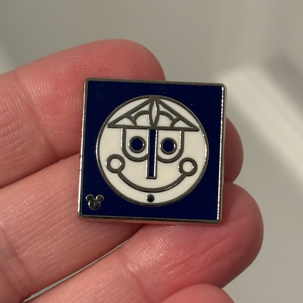 Disney - it’s a small world Hidden Mickey Pin